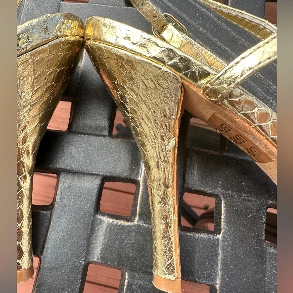 Bcbgmaxazria gold snake skin print Sandler. Size 8